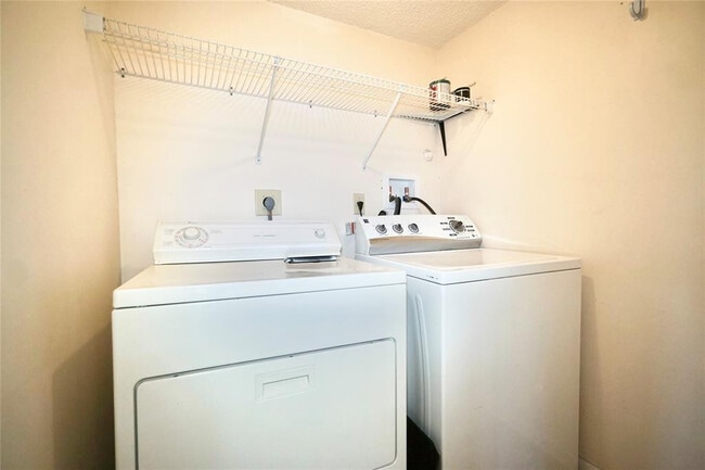 Building Photo - 8807 W Sunrise Blvd