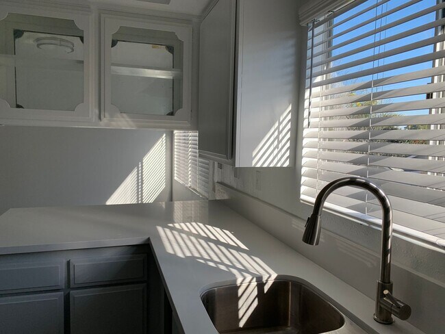 Building Photo - Julian House (DMM125)