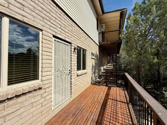 Building Photo - 4 bedroom home minutes from downtown Presc...