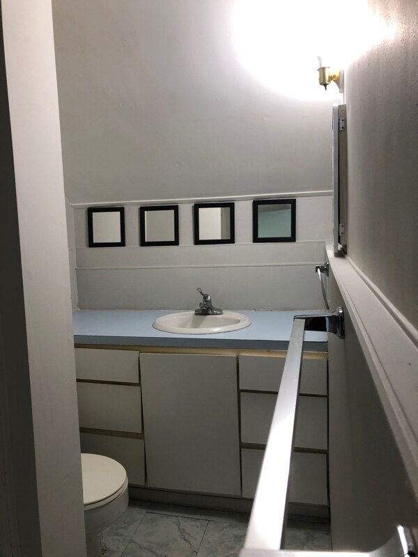 Building Photo - 1273 Queen St