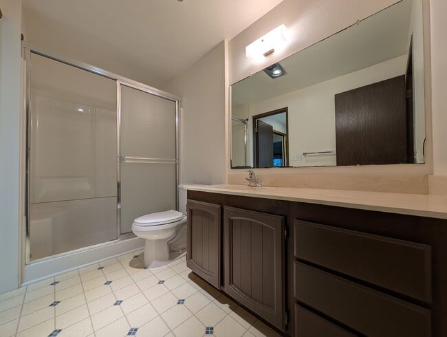 Building Photo - Great 2 Bedroom, 1-Bath Condo Near Eugene Country Club!