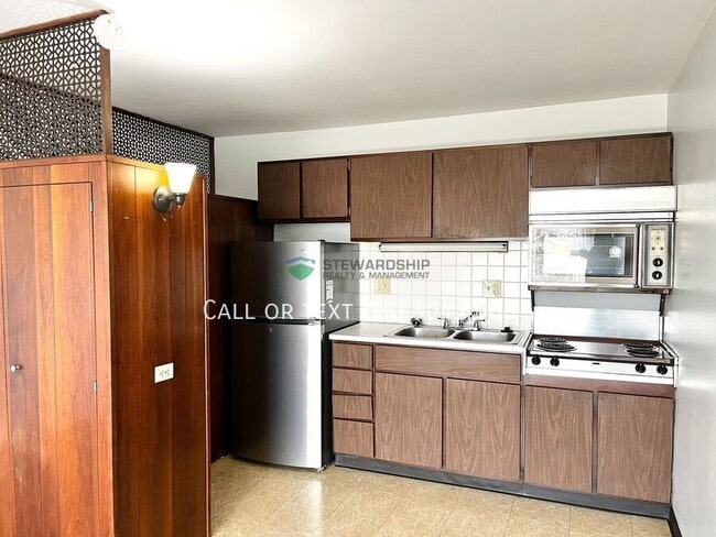 Primary Photo - 2331 E Market St