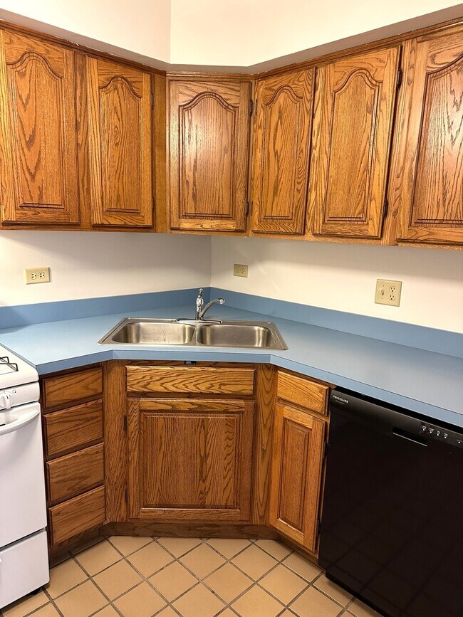 Building Photo - 730 N Seminary Ave