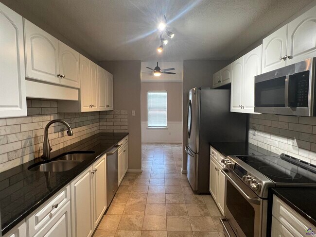 Building Photo - 226 Golden Eagle Dr
