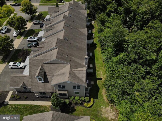 Building Photo - 11 Wedgewood Ct