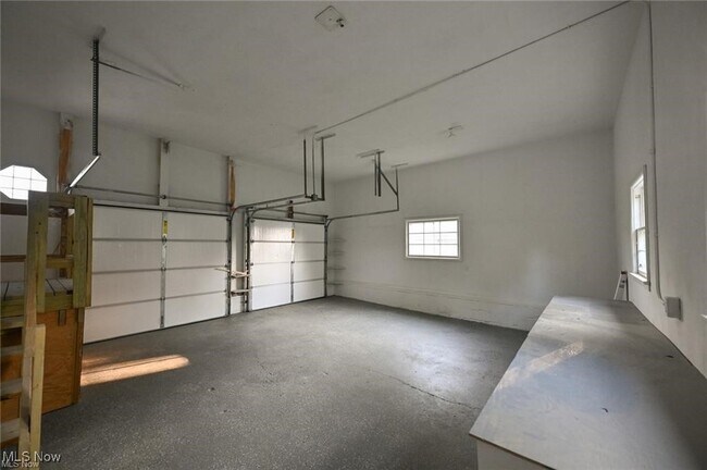 Building Photo - 357 E Paige Ave