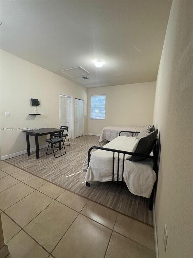 Building Photo - 9050 SW 169th Ct