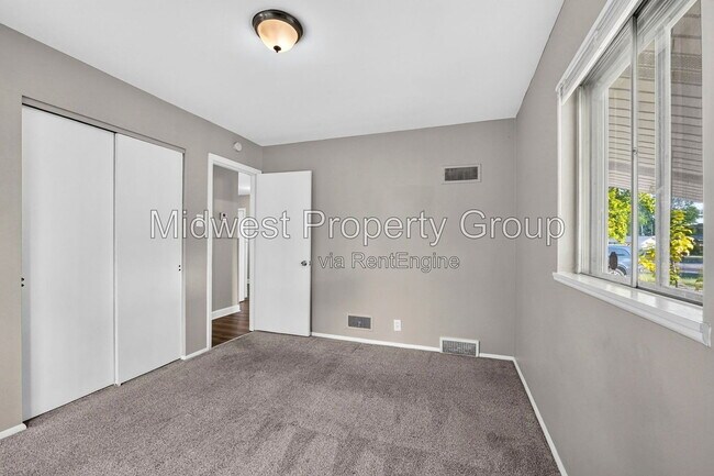 Building Photo - 727 Shepley Dr
