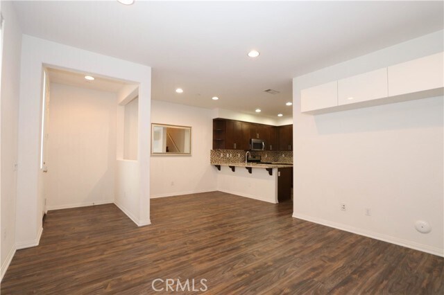 Building Photo - 163 E Commercial St