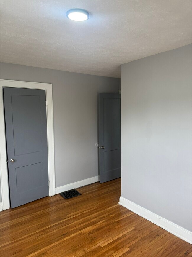 Building Photo - 952 Bulen Ave