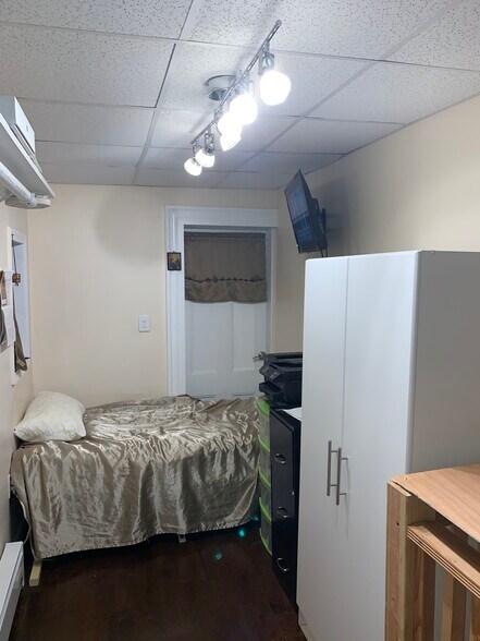 Building Photo - 38 Farquhar St