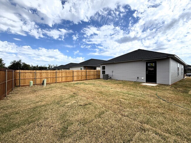 Building Photo - 3625 Blue Ave