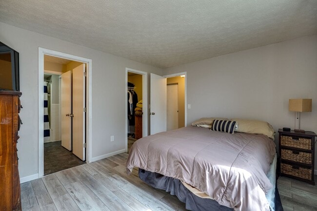 Building Photo - COME SEE THIS BEAUTY!