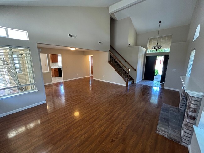 Building Photo - Spacious 4 Bedroom 2.5 Bath Home Antioch