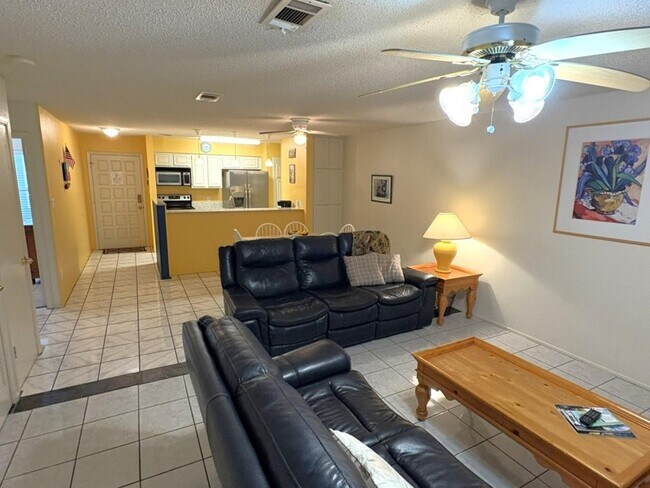 Building Photo - 604 Highcrest Dr