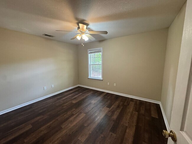 Building Photo - 5601 Landings Pkwy