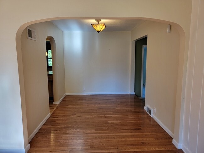 Building Photo - 508 Skyline Dr