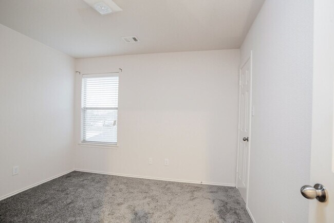 Building Photo - Beautiful 4/BR 2.5/BA Home with Incredible...