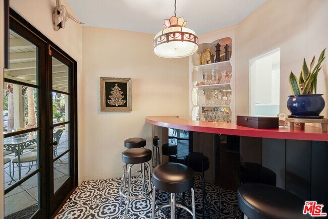 Building Photo - 608 S Indian Trail