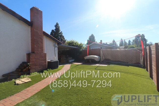 Building Photo - 4 Bed 2 Bath Home With Fenced Backyard