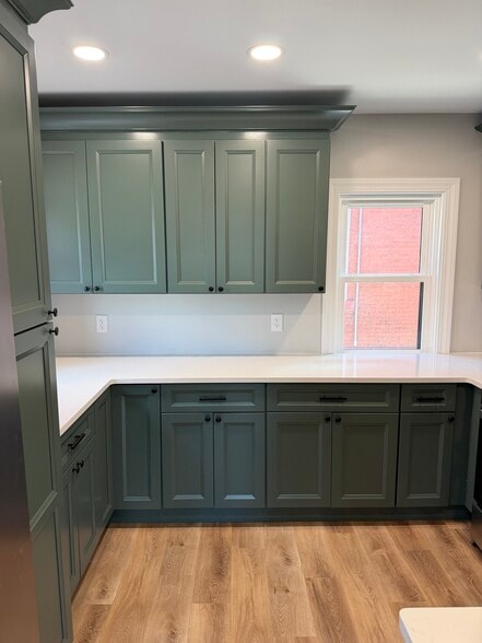 Building Photo - 301 Holland St