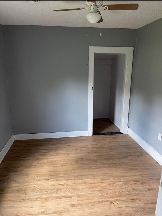 Building Photo - Cozy 2bd/1bath with Big Yard