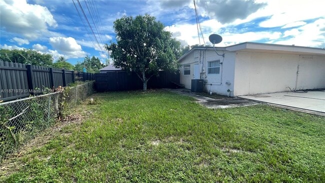Building Photo - 301 N 67th Ave