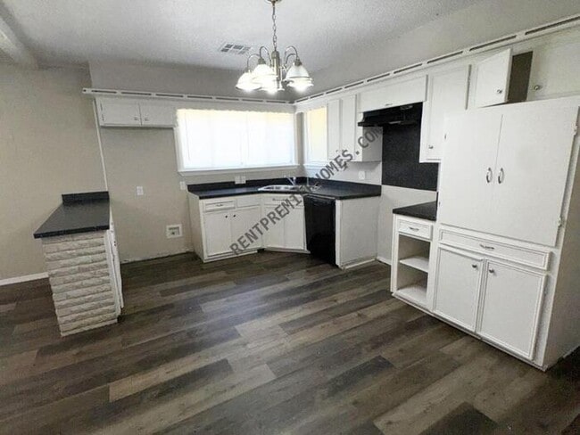 Building Photo - 3041 SW 40th Pl