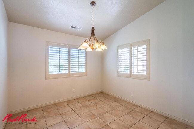 Building Photo - Partially Furnished 3 Bedroom Home with Co...