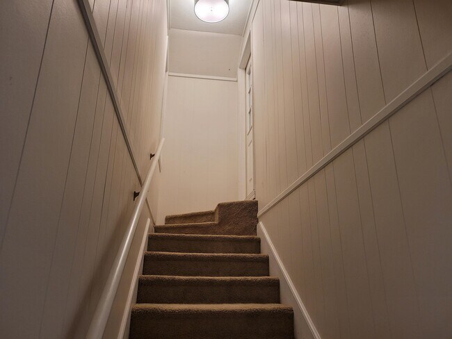 Building Photo - 850 Torrey Pines Dr