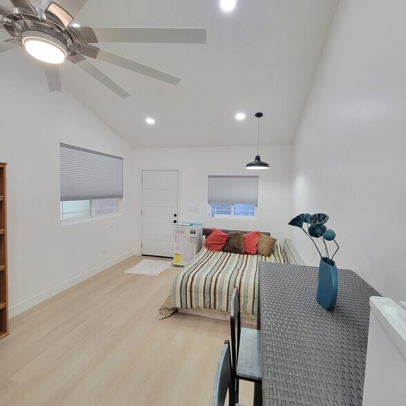 Building Photo - 17351 Bullock St