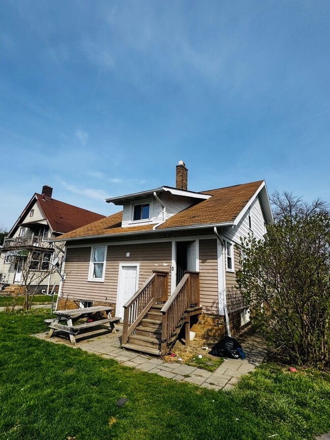 Building Photo - 5103 Gifford Ave