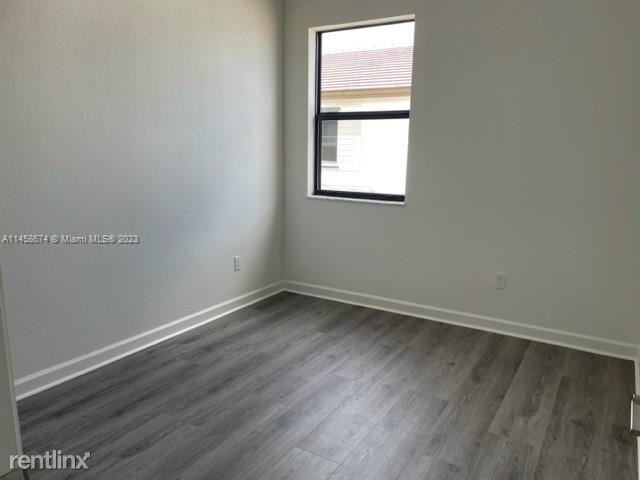 Building Photo - 4 br, 2.5 bath House - 240 SW 159th Way