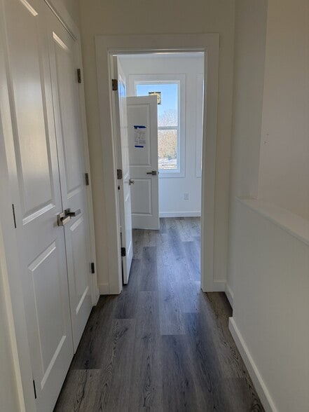 Building Photo - 631 Morreene Rd