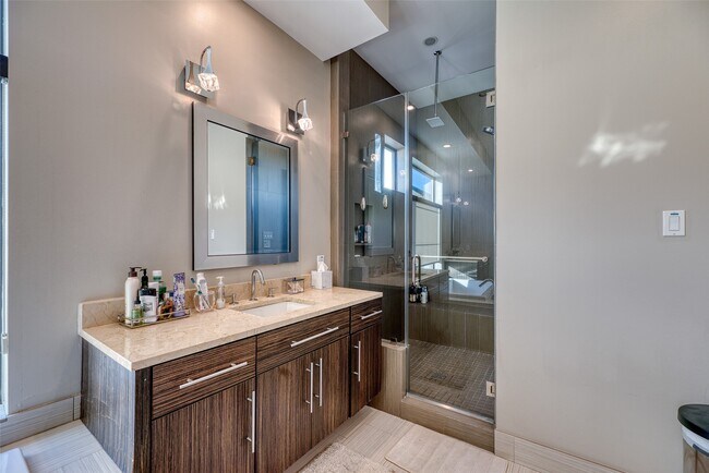 Building Photo - 5521 Kiam St