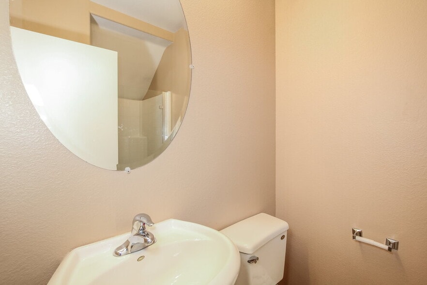 Building Photo - 3545 Terraza Mar Ave