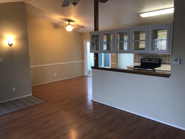 Building Photo - Half Duplex in The Colony!!