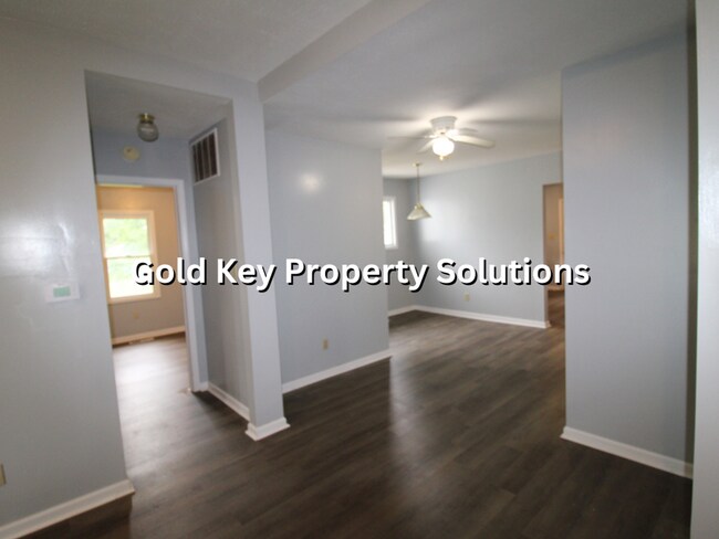 Building Photo - 3 Bed 1 Bath Home For Rent W/ Basement! (S...