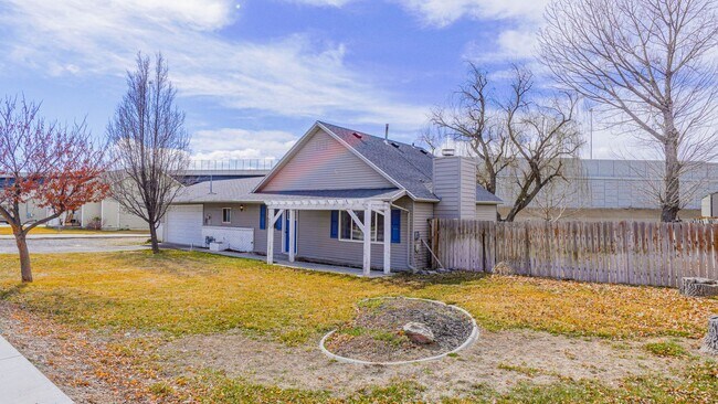 Building Photo - Fully furnished- Long and short term rental in Lehi! Boat and RV parking available.