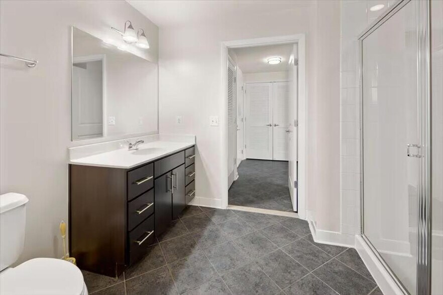 Building Photo - 1405 S Fern St