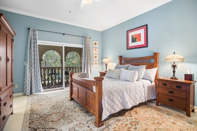 Building Photo - ** OLDE NAPLES ** 3 BED + DEN / 3 BATH - GARAGE - WALK TO BEACH & DOWNTOWN - SHORT TERM RENTAL