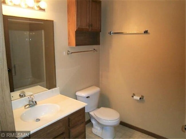 Building Photo - 1232 Spruce Ct