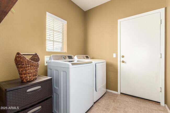 Building Photo - 6425 S Kimberlee Way