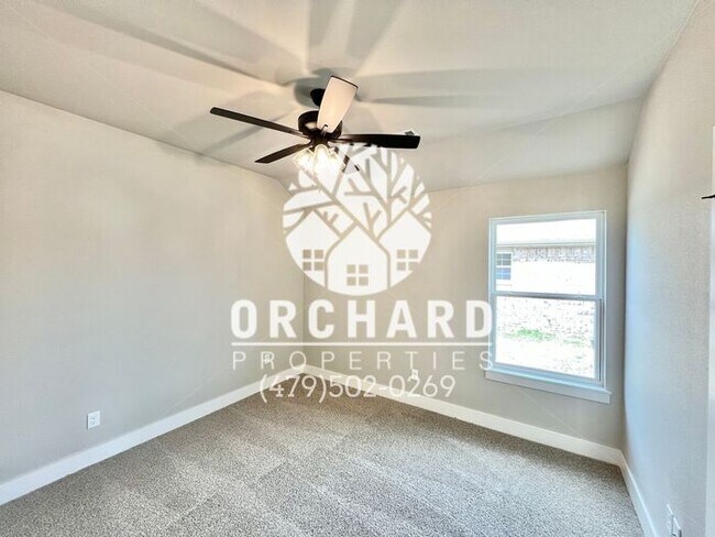 Building Photo - Tontitown- Single-Family Home- Desirable H...