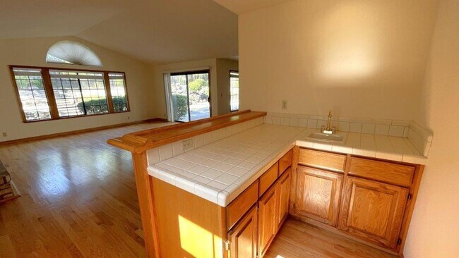 Building Photo - Walnut Creek Northgate neighborhood! Beaut...