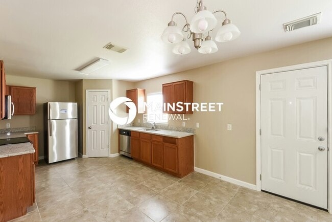 Building Photo - 4 Bedroom Pet-Friendly Home in Schertz, TX with Main Street Renewal