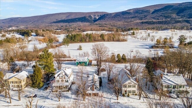 Building Photo - 3436 Main St