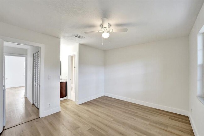 Building Photo - 35 SW 3rd St