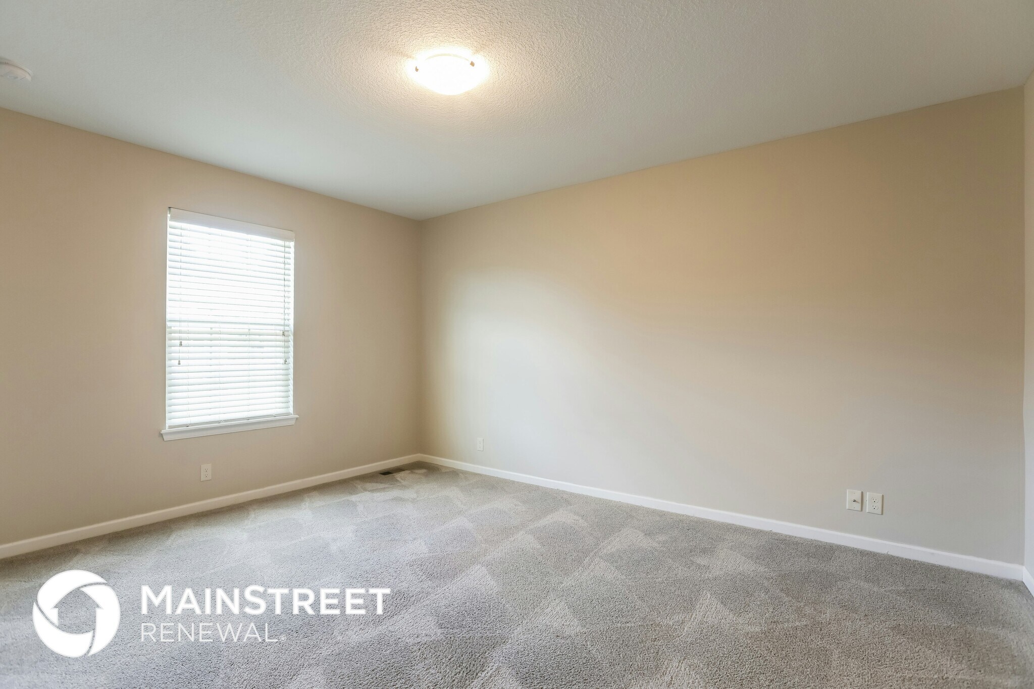 Building Photo - 592 S Walnut St