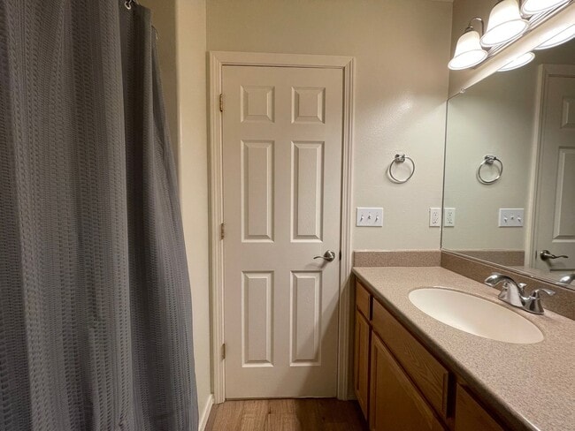 Building Photo - 3895 Hillcrest Dr